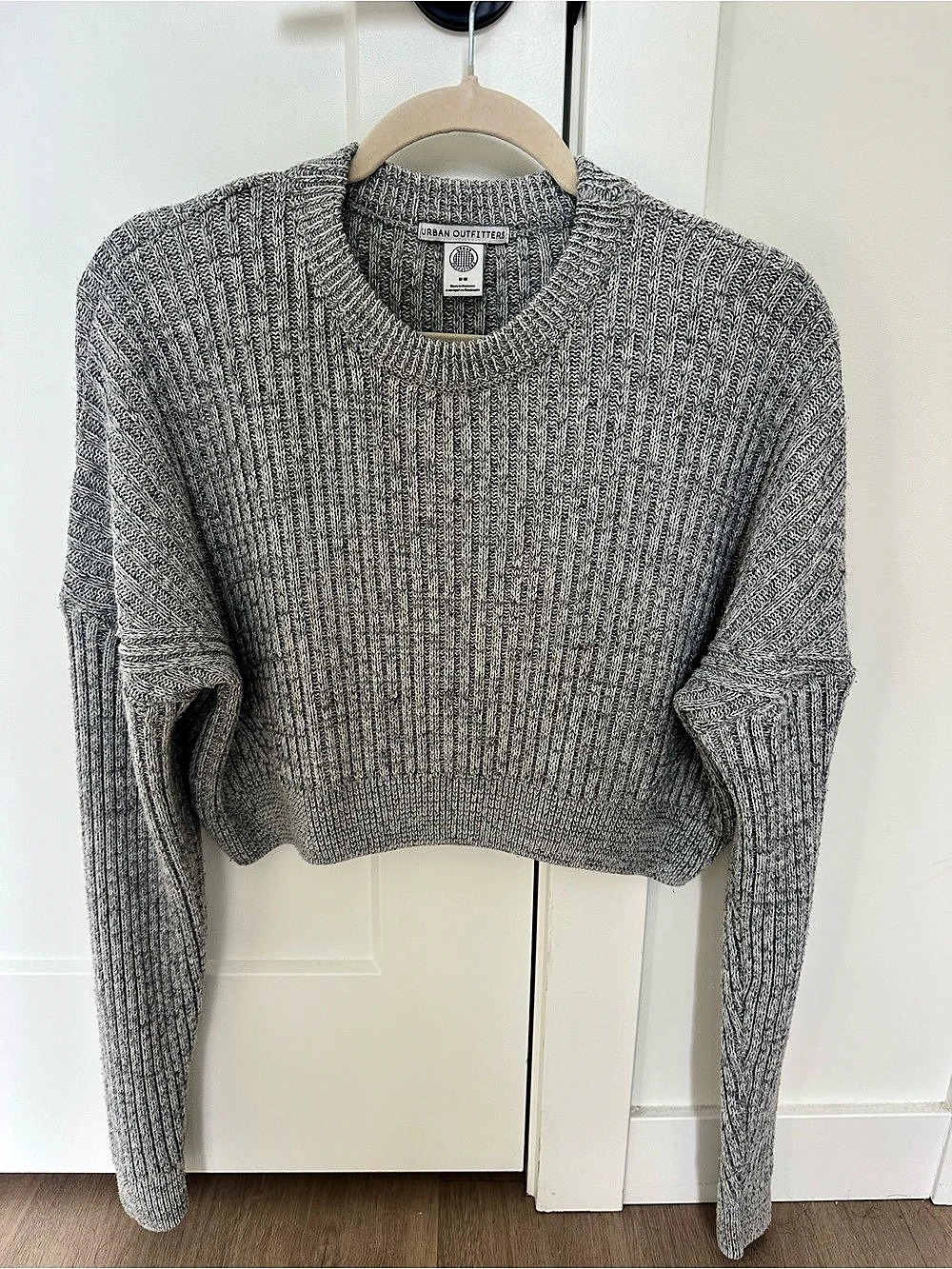Urban Outfitters Ribbed Cropped Sweater in Gray - Size Medium